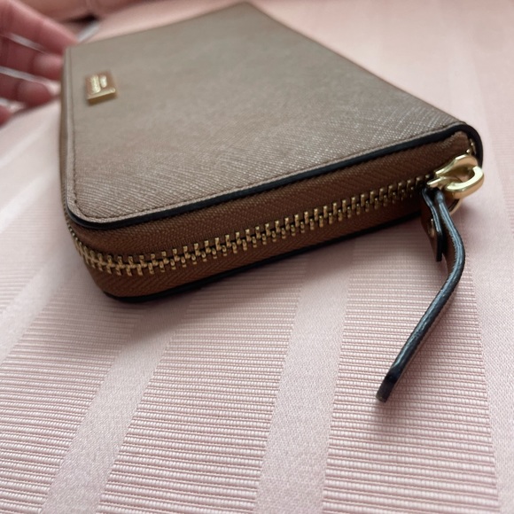 KATE SPADE - Brown Leather Envelope Large Zip Wallet - Picture 8 of 8